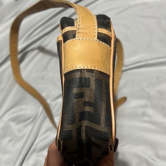 NOT FOR SALE. FENDI crossbody VINTAGE authentic - Picture 7 of 17